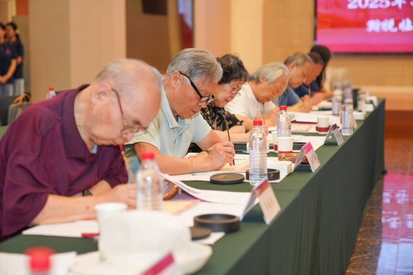 配资查询之家官网 坚持19年！陕西师范大学2025年毛笔手写录取通知书开笔